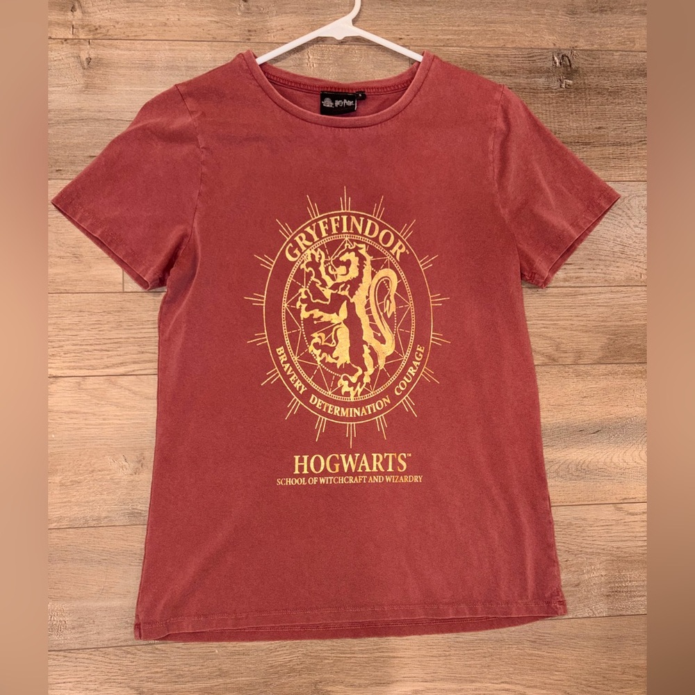 Harry Potter Hogwarts Gryffindor Women’s Short Sleeve T-Shirt- Size Small